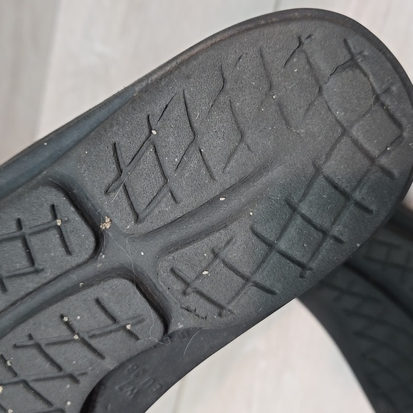 Oofos Women Thong Sandals Slide shoes 7 - Picture 11 of 12